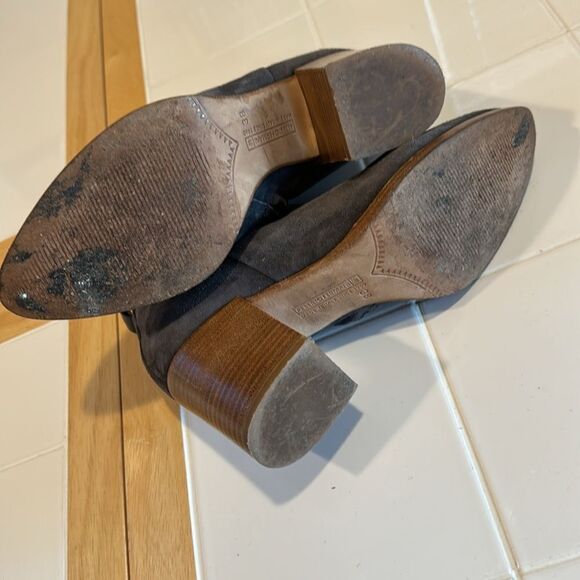 Alberto Fermani Italian Suede Zip Up Heeled Booties Size 38/7 USA - Picture 9 of 12